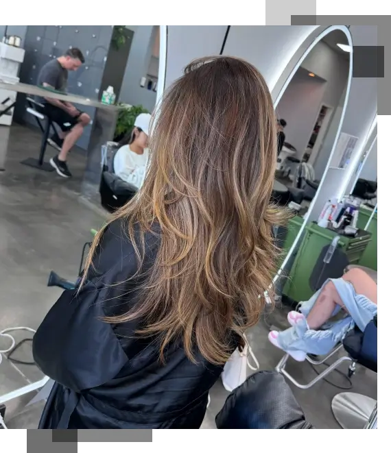 A Kreative Manes stylist at work